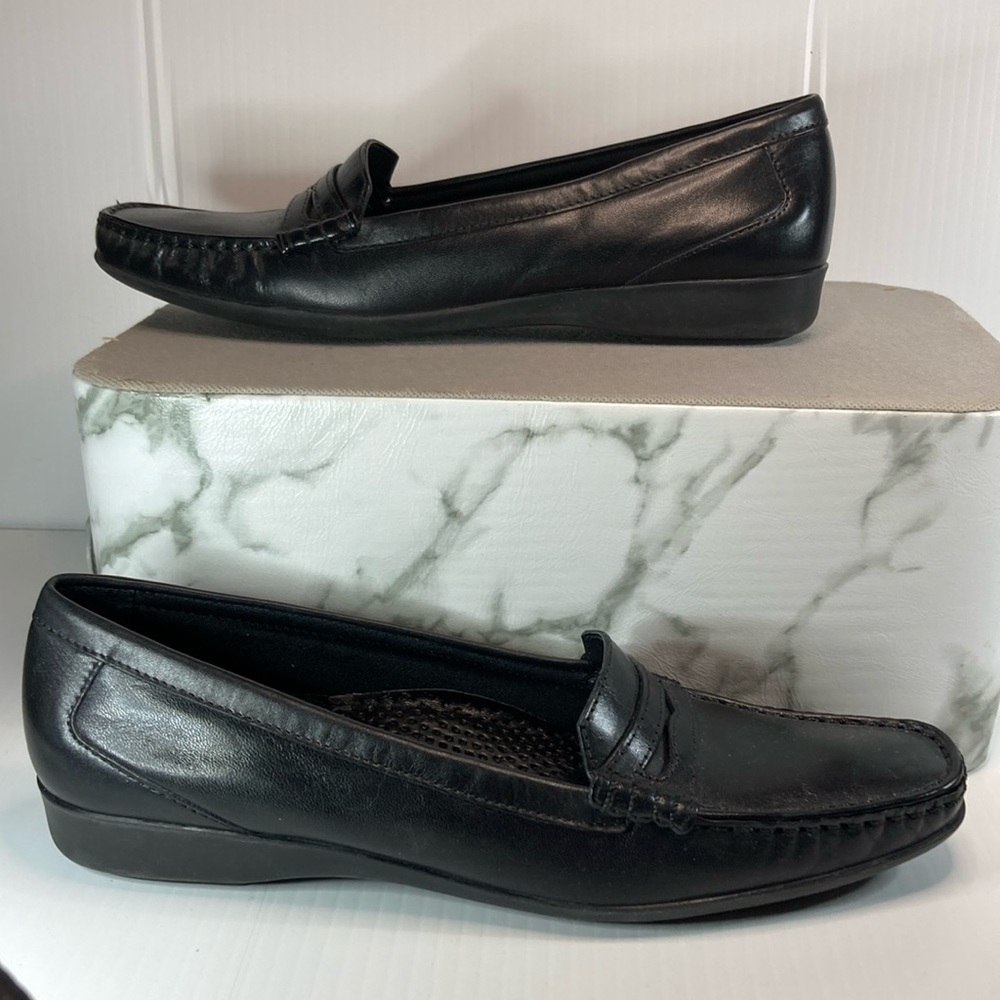 Auditions size 8a. M741687 soft stretchable black leather penny loafers. Box‎ 7